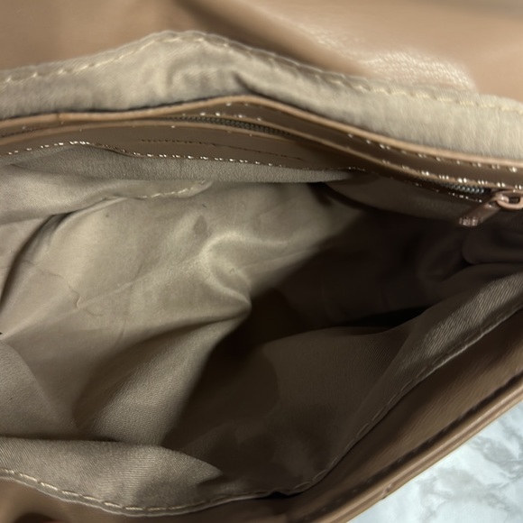 Badgley Mischka Quilted Faux Vegan Handbag with double chain strap metal - Picture 3 of 4